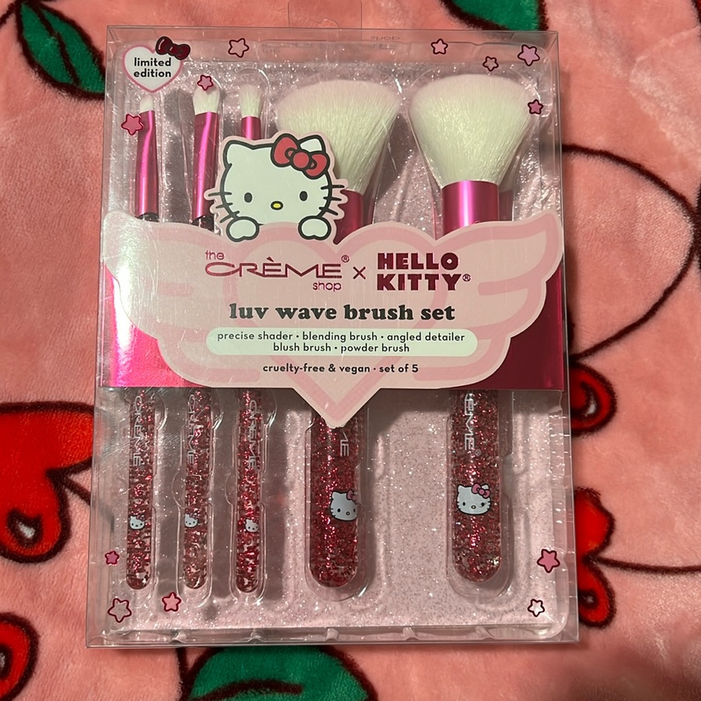 Hello kitty x crème glitter 5 brush makeup set!